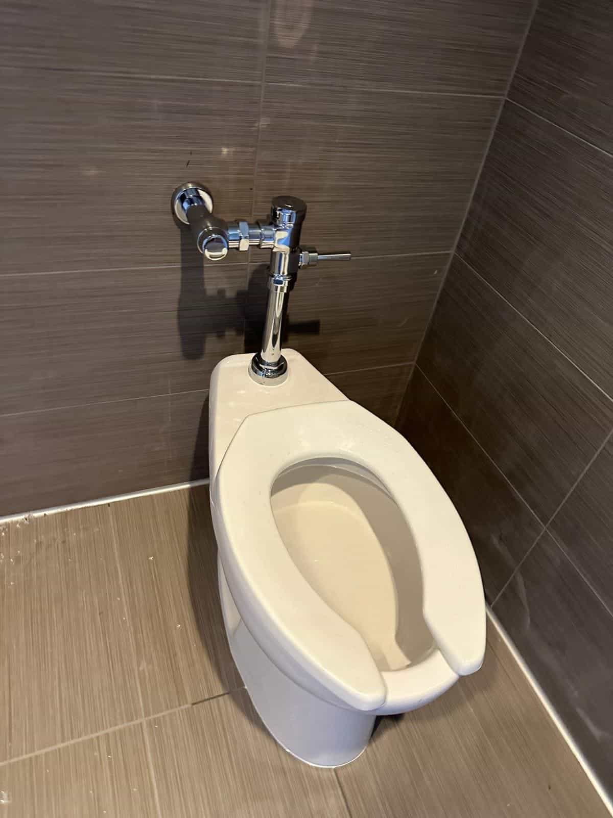 Before and after of a Toilet installation by a plumber in Miami Lakes
