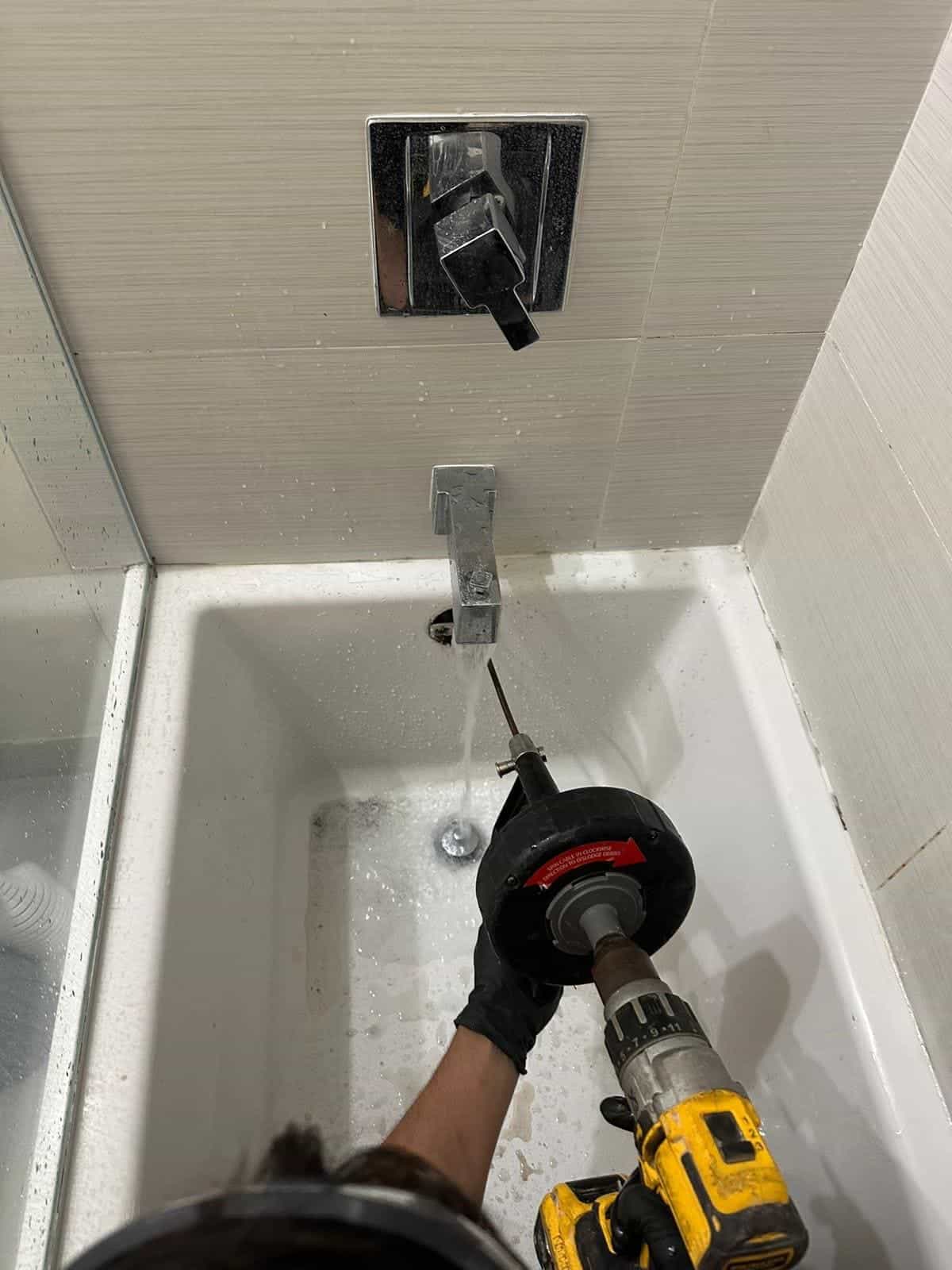 Before and after of a Drain cleaning by a plumber in Miami Lakes