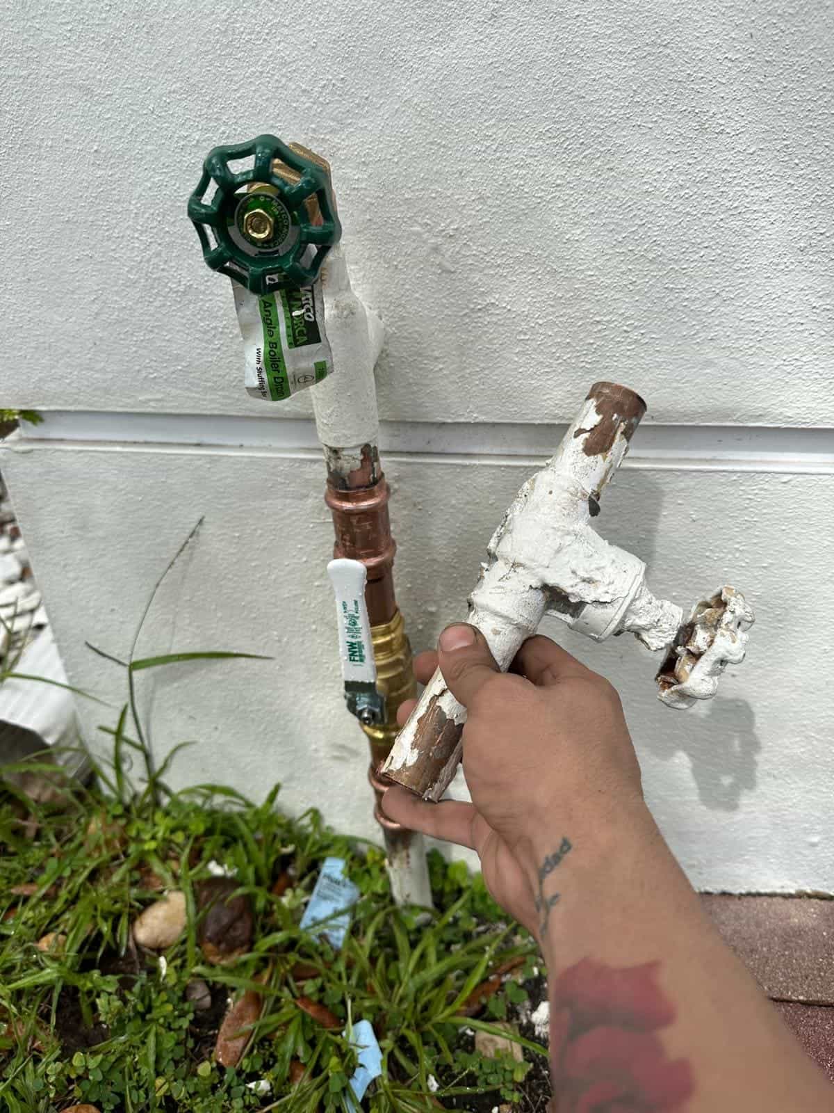 Before and after of a Main valve replacement by a plumber in Miami Lakes
